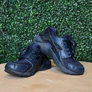 Nike Air Huarache Triple Black Boys Size 4